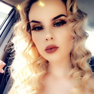 Meet your Posher, Dayna